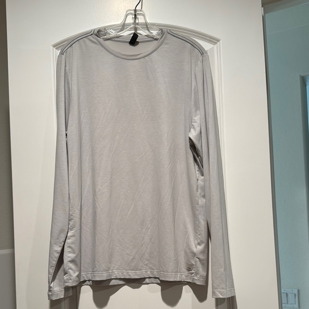 Vuori men’s strato tech long sleeve tee